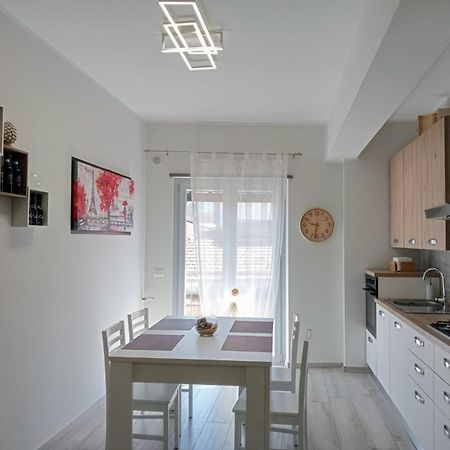 Appartamento Moderno in Centro città Sant'Agata di Militello Exterior foto